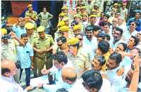 Congress demonstrates on UIT in bhilwara