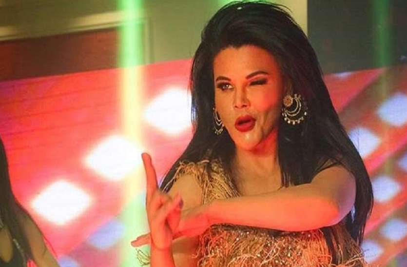 crowd Uncontrollable to see rakhi sawant dance in Casino