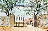 28 का नामांकन और 03 शिक्षक