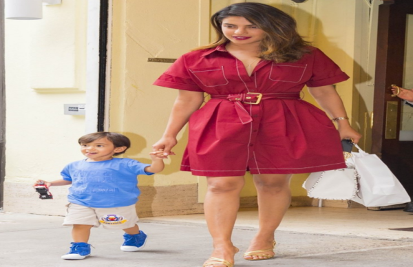 ब्वॉयफ्रेंड को छोड़ यह किसके साथ वक्त बिता रही है प्रियंका चोपड़ा