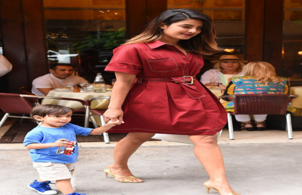 ब्वॉयफ्रेंड को छोड़ यह किसके साथ वक्त बिता रही है प्रियंका चोपड़ा