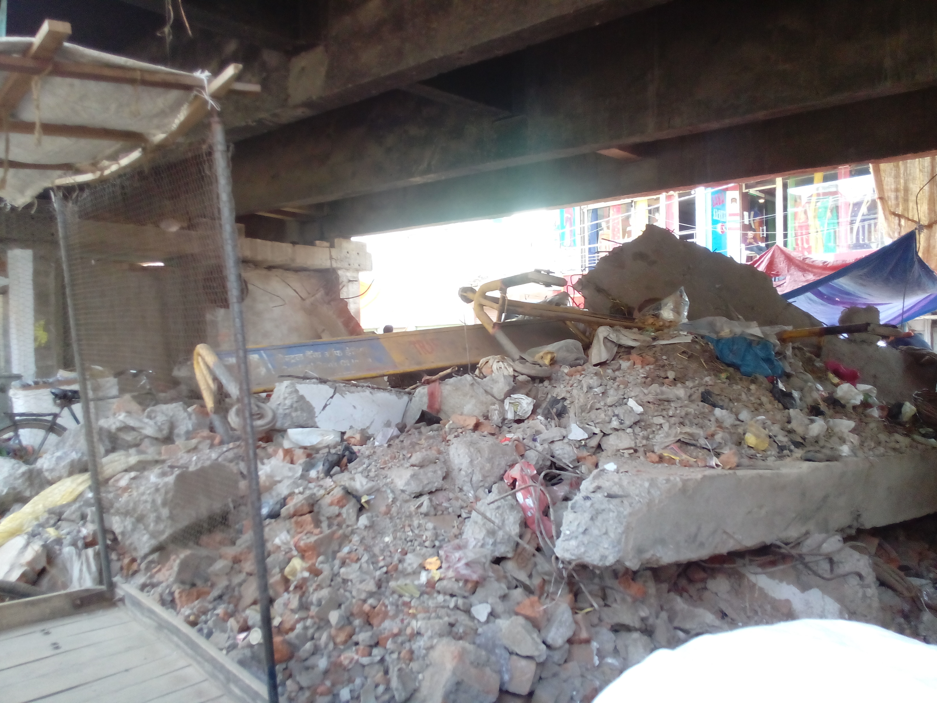 The municipality removed shops under overbridge, dirt spreading dirt, news in hindi, mp news, dabra news