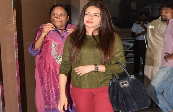 29 साल पहले सलमान को सुपरहिट बनाने वाली अभिनेत्री फिर चर्चाओं में,तस्वीरें वायरल