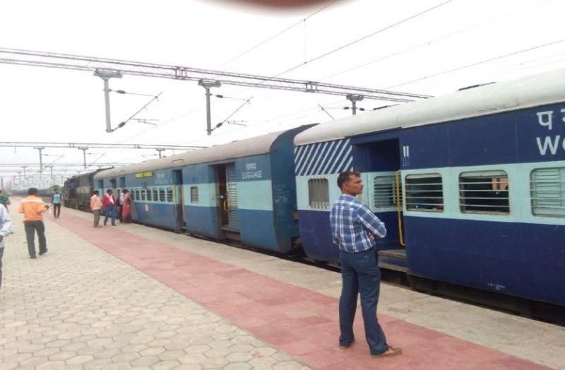  guna, guna news, guna bhopal, bhopal patrika, patrika news, guna patrika, patrika news, patrika mp, accident, train accident, guna railway station, 