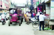 सड़क पर अतिक्रमण को लेकर सख्त हुआ निगम, विज्ञापन बोर्ड किया जब्त, व्यवसायियों को दी गई हिदायतें