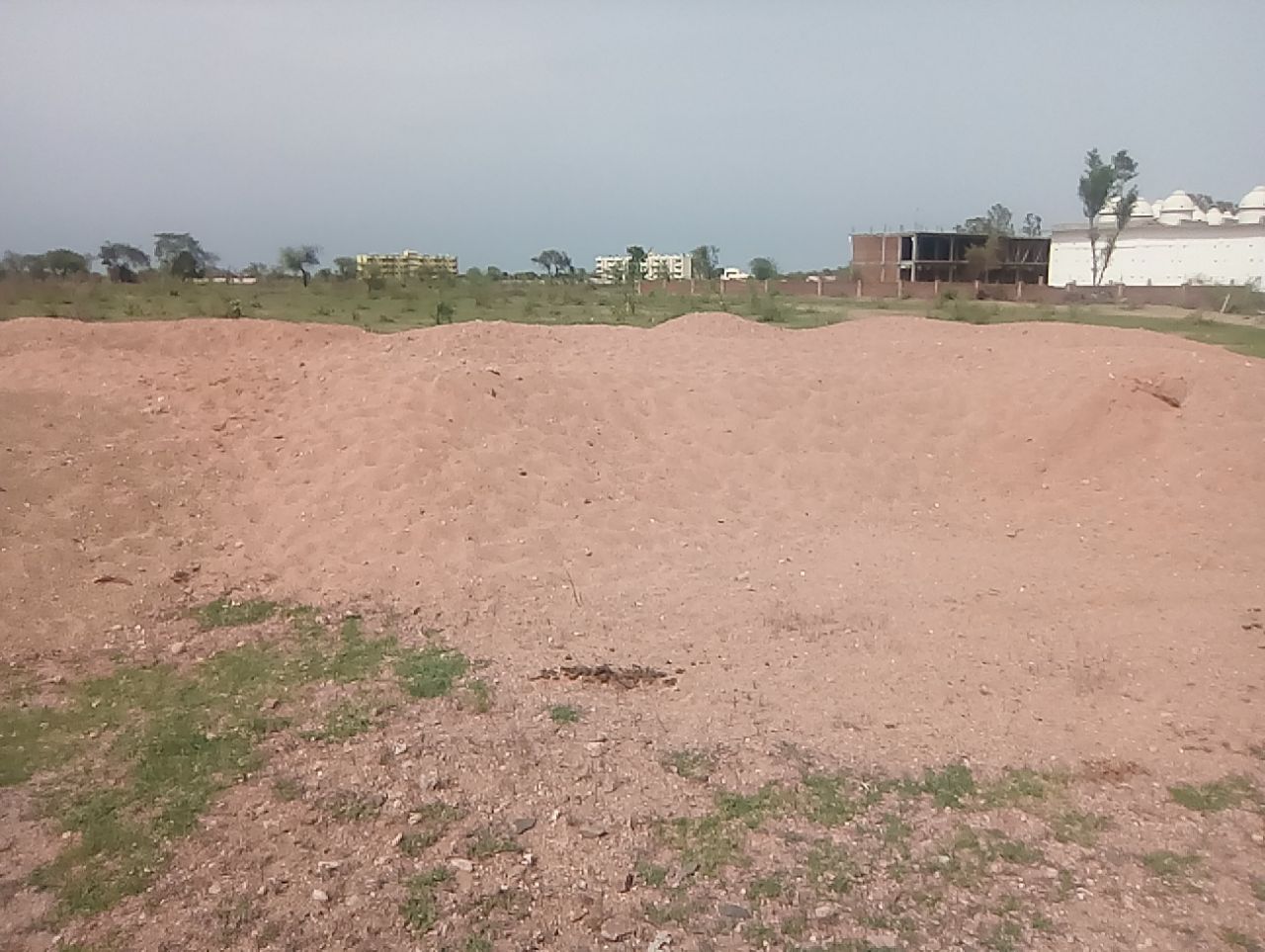 Sand Mafia now has made the sand dump in government buildings, news in hindi, mp news, datia news