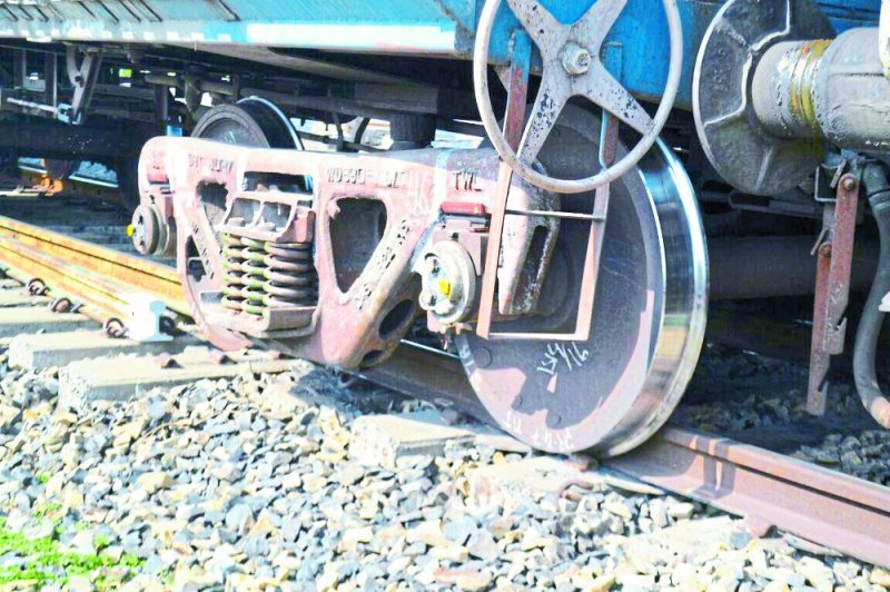 MP Rail Incident: Goods Train Derail in satna railway station