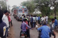 सड़क दुर्घटना में एक की मौत, आक्रोशित ग्रामीणों ने कर दिया सड़क जाम