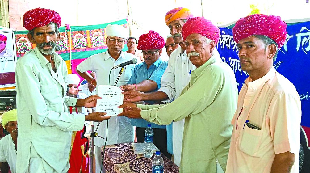 जागरूक होकर योजनाओं का उठाएं लाभ