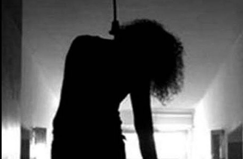Alwar Women suicide in shop