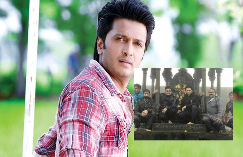 riteish deshmukh apologise click photo infront of shivaji maharaj