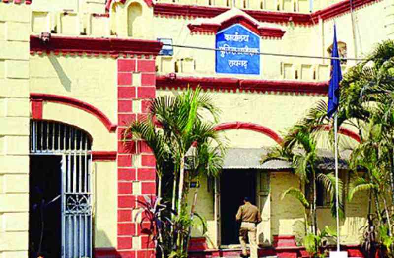 डीसीपीयू के अधिकारी ने एसपी से की लिखित शिकायत