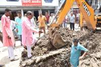 पानी के लिए आपस में भिड़े दो BJP पार्षद, देखें इन तस्वीरों में