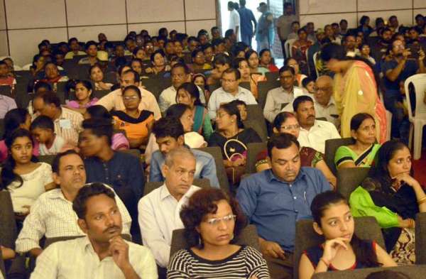 Photo Gallery : शिक्षकों में नई ऊर्जा देने की सार्थक पहल, नाटक की प्रस्तुतिकरण कर यहां से आए नाट्य कलाकारों ने शिक्षकों के जेहन में भरा जोश