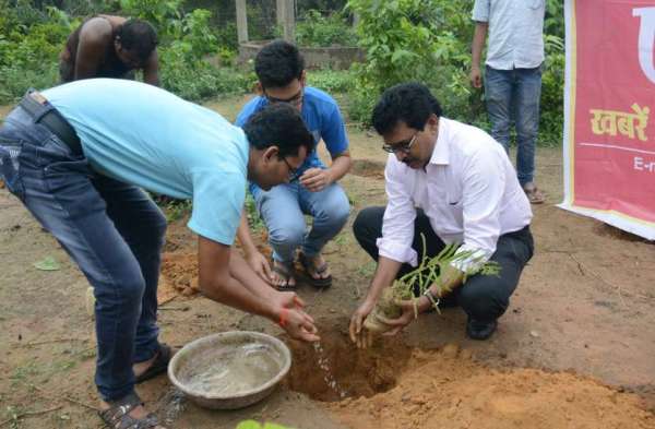 Photo Gallery : अशोक वाटिका में रोपे गए बादाम, अमरूद, चिरौंजी व नीम के पौधे