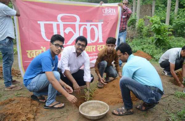 Photo Gallery : अशोक वाटिका में रोपे गए बादाम, अमरूद, चिरौंजी व नीम के पौधे