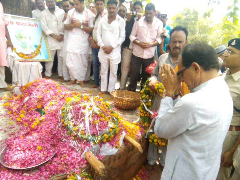 Uma Bharati's elder brother Swami Prasad Lodhi dies