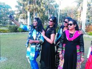 youth used to beauty plus apps to present themselves smartness