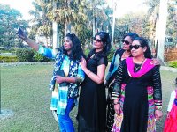 youth used to beauty plus apps to present themselves smartness