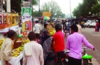 बेजाकब्जाधारी हटने का नाम नहीं ले रहे