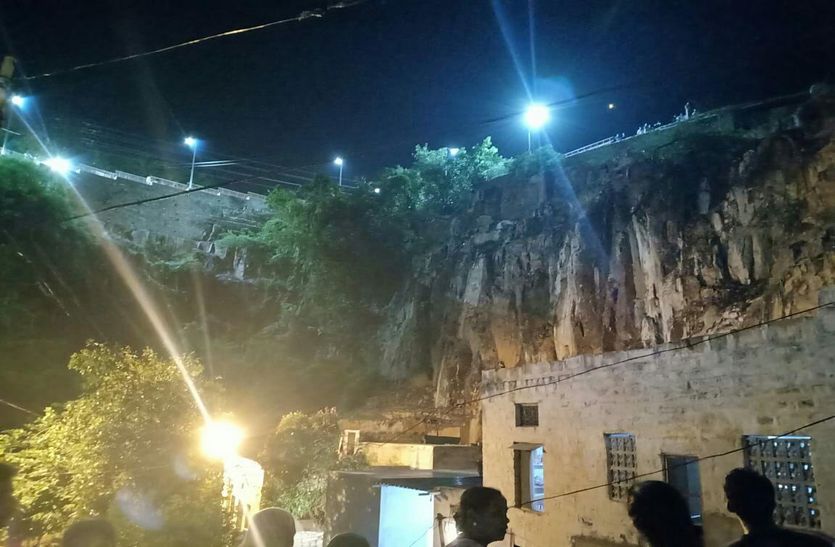 Accident at Mehrangarh fort Road, Death by falling below 100 feet