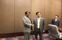 suresh prabhu and Kim Hyun-Chong
