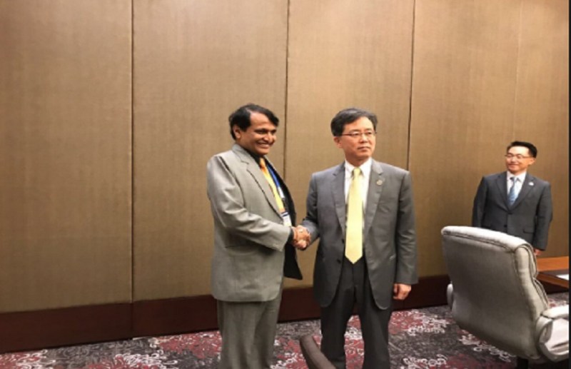 suresh prabhu and Kim Hyun-Chong