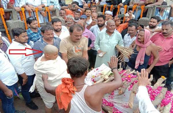 munna bajrangi funeral on mankarnika ghat by his son