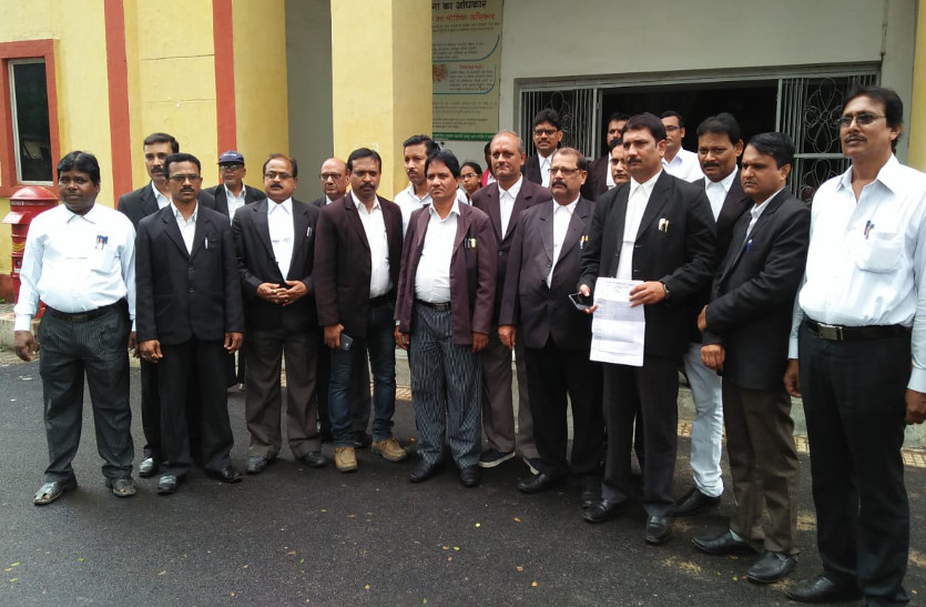 वकील हो गए हैं नाराज, कह रहे एडीएम न्यायालय के प्रकरण की सुनवाई में नहीं होंगे शामिल, जानें क्या है वजह...