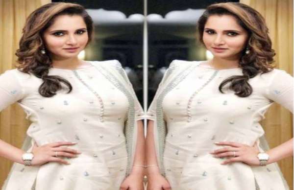 sania mirza guve pose with baby bump
