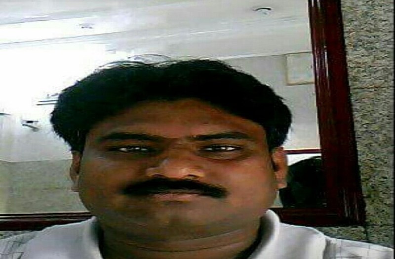 gold Businessman shot himself in mahrajganj