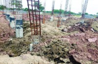 तीन करोड़ रुपए की लगत बन रही इस बिल्डिंग का सुपरवीजन