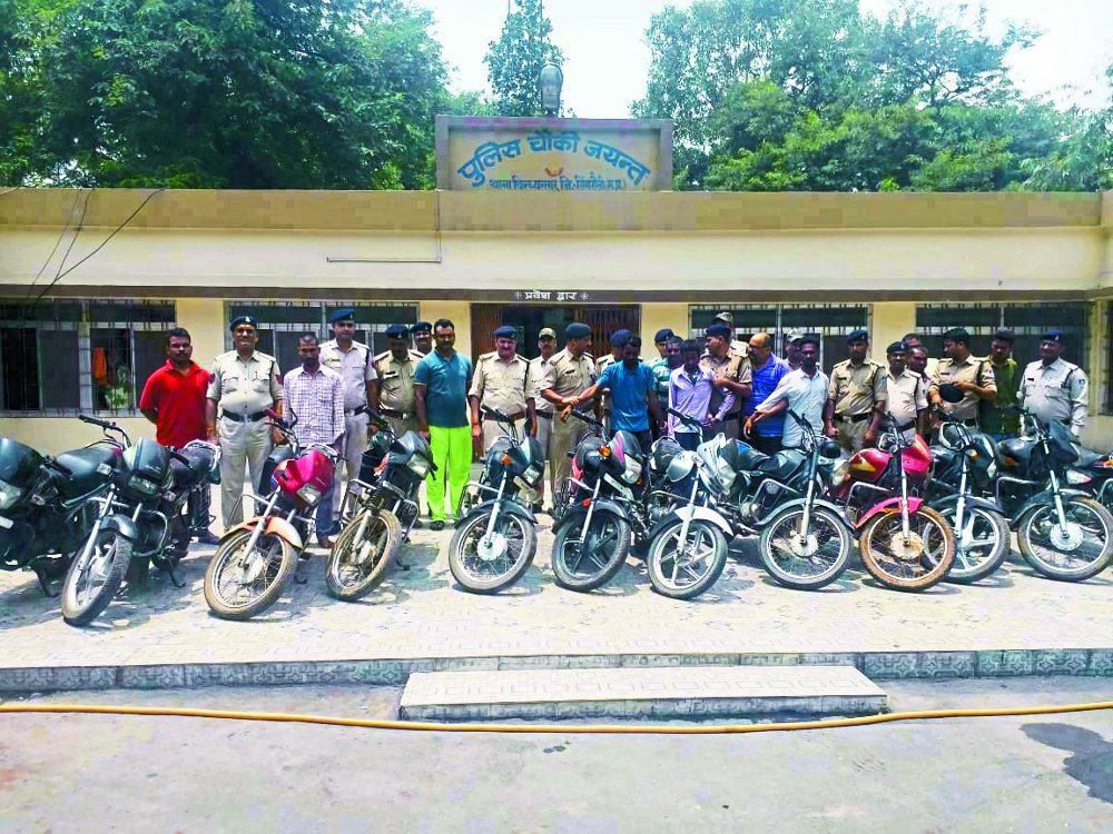 6 accused arrested with 13 bikers in singrauli police
