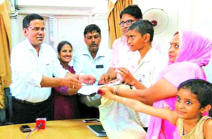 Aadhar card help lost child to meet parents in alwar