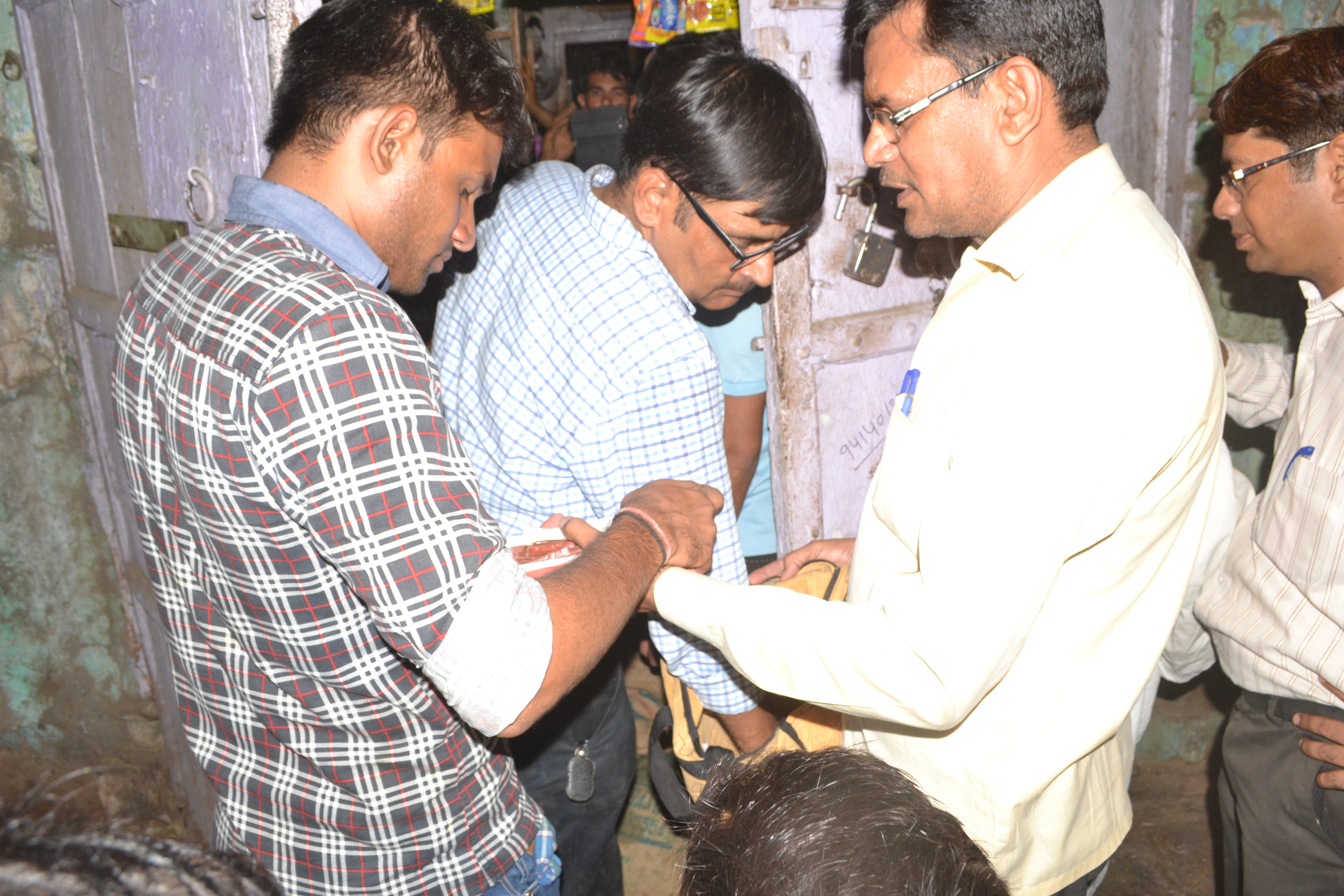 Elephant powder selling shopkeeper will unable to leave alwar