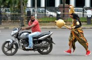 Artist dressed like Yamraj warns traffic rule violators