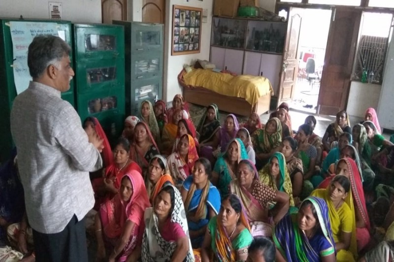 स्वयं सहायता समूह की महिलाएं