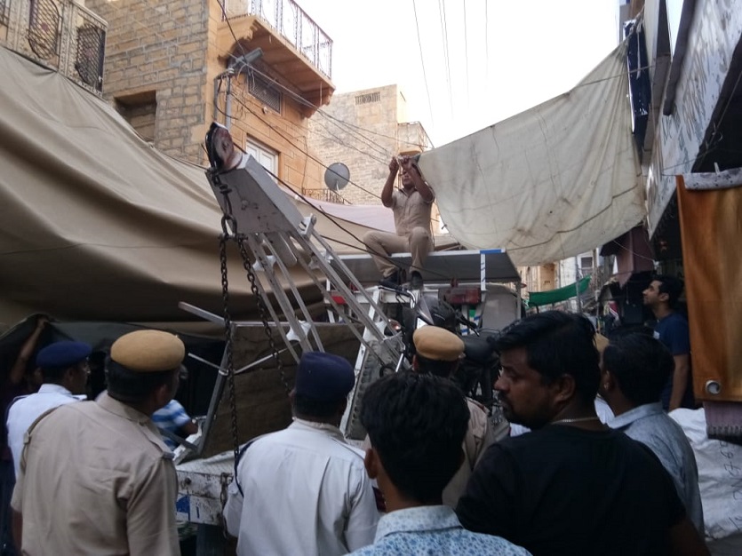 Police will take action against shopkeepers on road