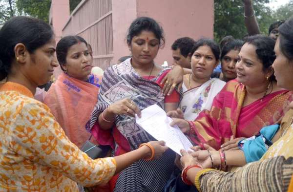 Photo Gallery : बढ़ते गैस कीमतों के विरोध में महिला कांग्रेसियों ने किया प्रदर्शन, फोटो में देखिए...