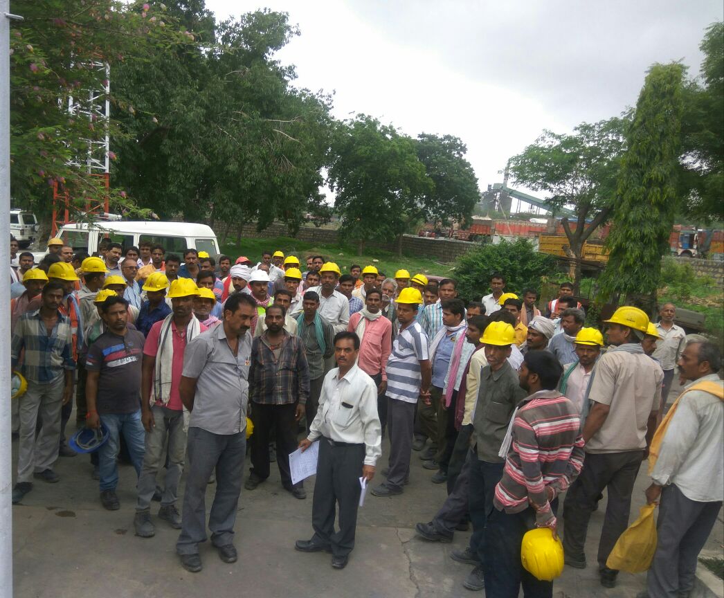 Workers clash in UltraTech company, work stop movement