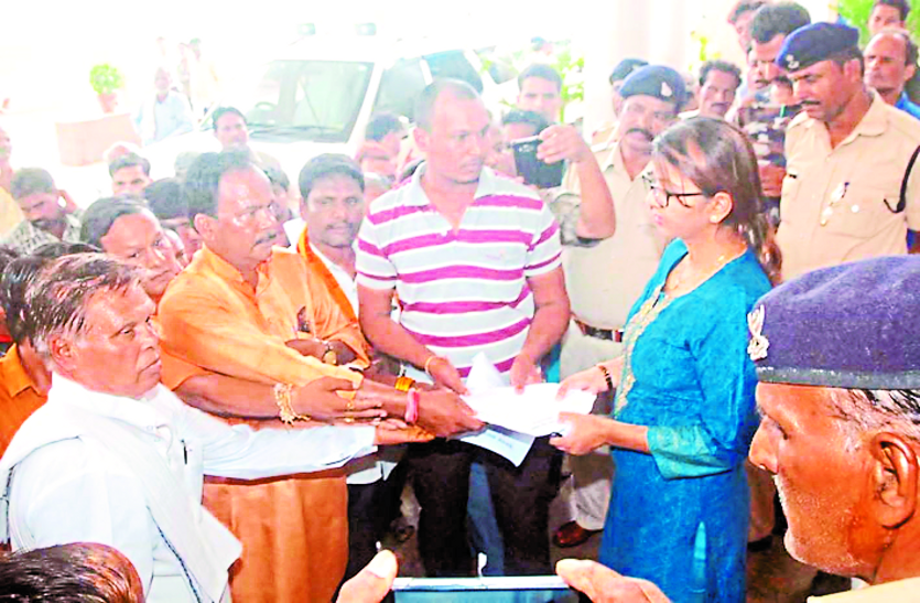 guna, guna news, guna patrika, patrika news, patrika bhopal, bhopal mp, guna railway station, raiway police, kushwaha samaj, crime, police, report, protest, tc, railway authority,