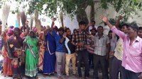 sweepers protest for six hours because of safaikarmi recruitment