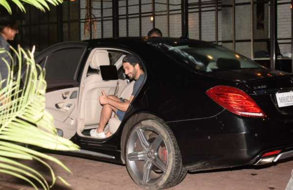 shahid kapoor and mira rajput spotted at dinner date