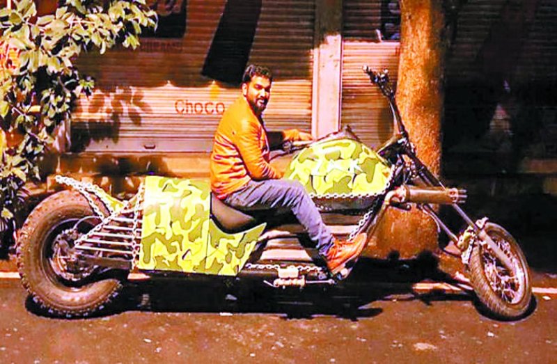 आकर्षण का केंद्र बना ‘हेलीकॉप्टर बाइक’