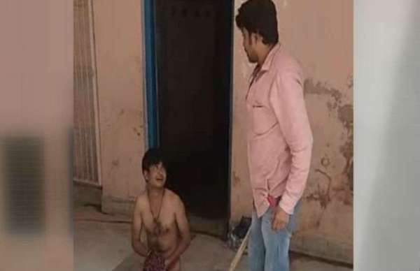 दुष्कर्म का प्रयास करने वाले युवक की जमकर पिटाई की गई।