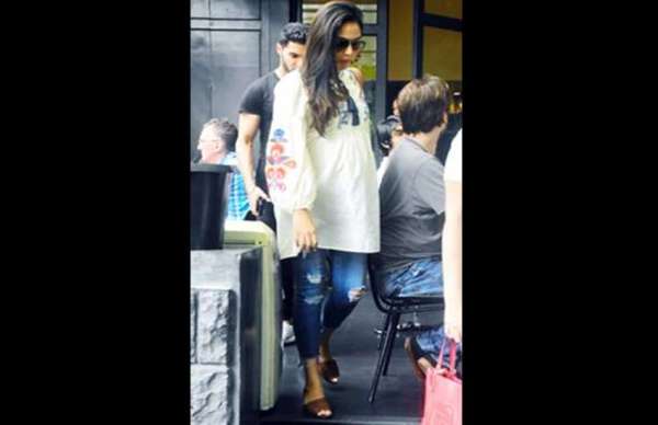 mira rajput latest photos spenting time with her friends