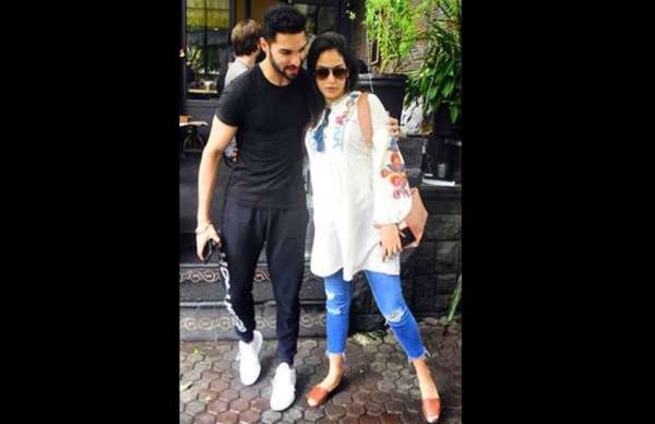 mira rajput latest photos spenting time with her friends