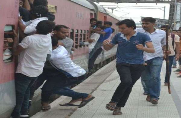 Alwar RPF sub inspector save young boy's life at alwar junction