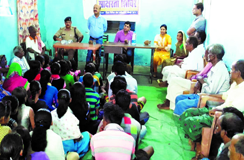 न्यायाधीश ने ग्रामीणों से कहा किसी भी महिला व पुरुष को टोनहीं कहने से बचें, नहीं तो होगी ये कार्रवाई...