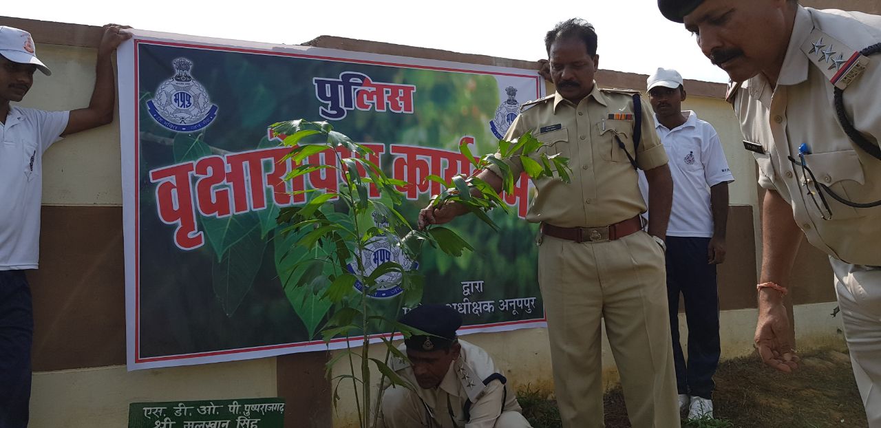 Now the security of the environment: The police family of plantation h